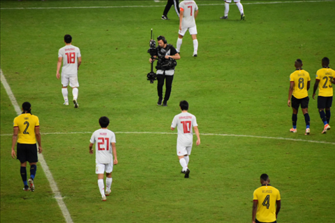 Hoa 1-1, Nhat Ban va Ecuador trao ve di tiep cho Paraguay