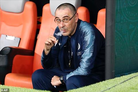 Sốc: Sarri thừa nhận hút… 60 điếu thuốc một ngày