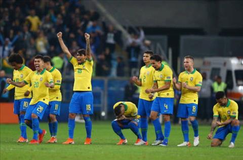 Niềm vui chiến thắng của Brazil sau khi thoát được nỗi ám ảnh đấu súng với Parguay Niem vui chien thang cua Brazil sau khi thoat duoc noi am anh dau sung voi Parguay