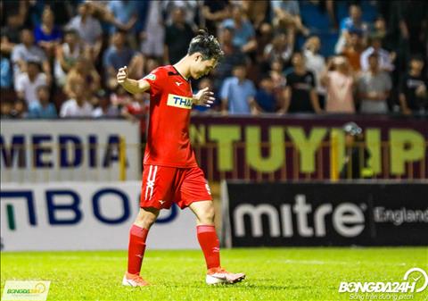 Tịt ngòi quá lâu, tiền đạo Văn Toàn có hành động gây sốc ở trận gặp Than Quảng Ninh