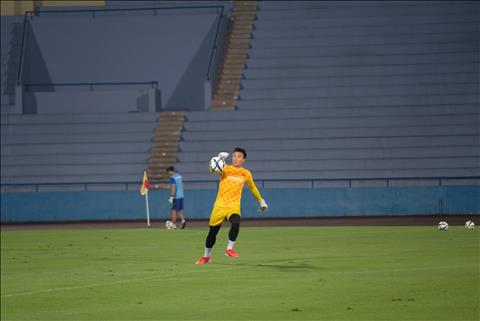 Bùi Tiến Dũng sẵn sàng trước màn đọ sức với U23 Myanmar hình ảnh
