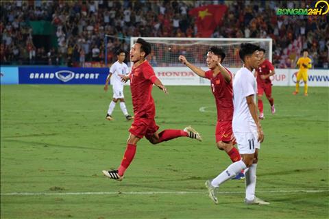Viet Hung mo ty so truoc U23 Myanmar bang cu sut xa dep mat