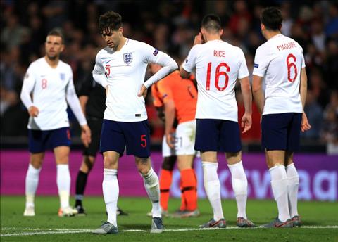 Bảo vệ đồng đội, De Bruyne chê tuyển Anh không đủ trình như Man City