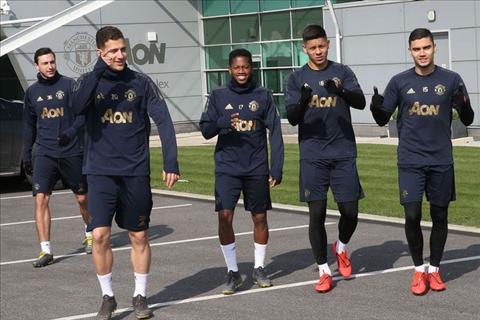 Có Wan-Bissaka, MU đẩy đi 2 cầu thủ nơi hàng thủ