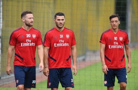 Mustafi và Monreal lên tiếng về tin đồn rời Arsenal