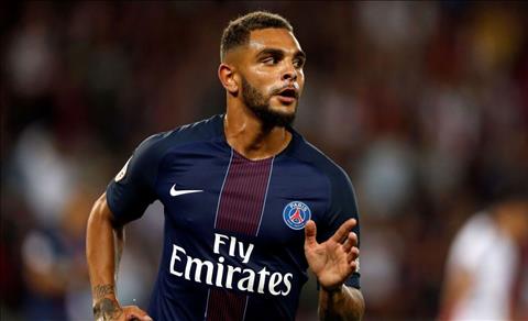 Barca theo đuổi hậu vệ Kurzawa  hình ảnh