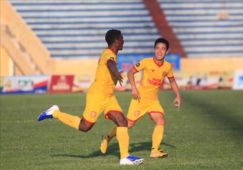 Nam Định 2-0 Viettel: Thủ quân "Phú Lê" tỏa sáng, chủ nhà đòi cả vốn lẫn lãi