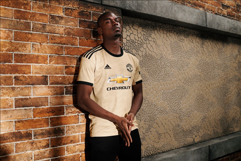 Công khai đăng tin nhung nhớ Pogba, Juve lại khiến MU bực mình