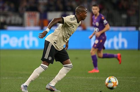 Ashley Young có lời khuyên các sao trẻ MU