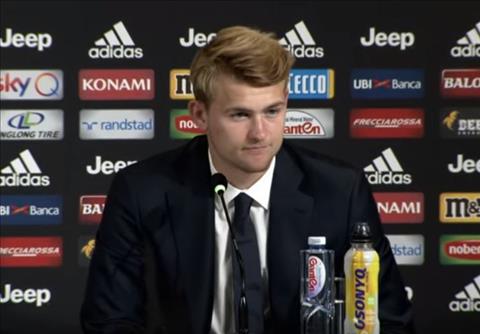 VIDEO: Buổi họp báo đầu tiên của Matthijs De Ligt ở Juventus