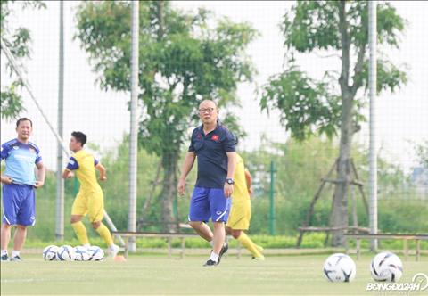 ẢNH: HLV Park Hang Seo đòi hạ flycam bay qua sân tập ĐT U22 Việt Nam