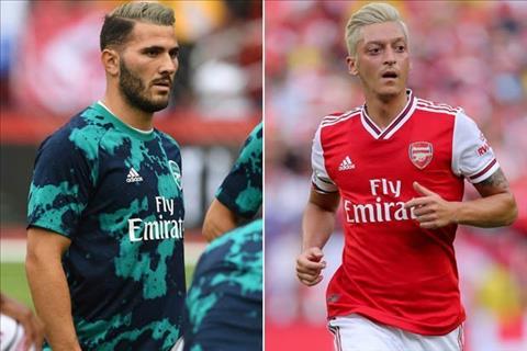 Ozil và Kolasinac vẫn ổn sau vụ cướp ngày