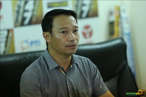 2 lần được cứu, HLV Quảng Nam vẫn bức xúc với trọng tài