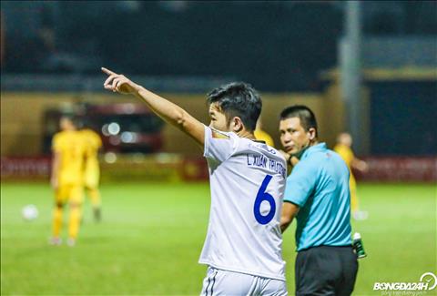 Sút phạt thành bàn, Xuân Trường tái hiện vũ điệu đau tay của Sơn Tùng