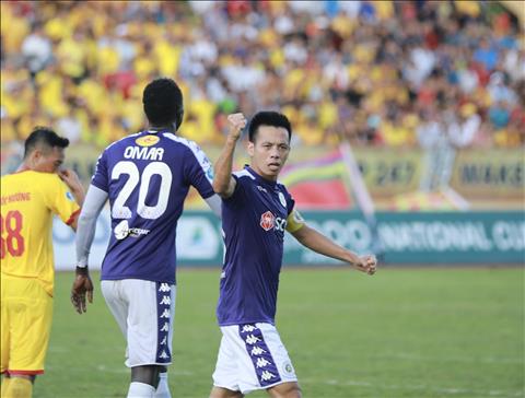 Nguyễn Văn Quyết tại CLB và đội tuyển: Hai thái cực đối lập