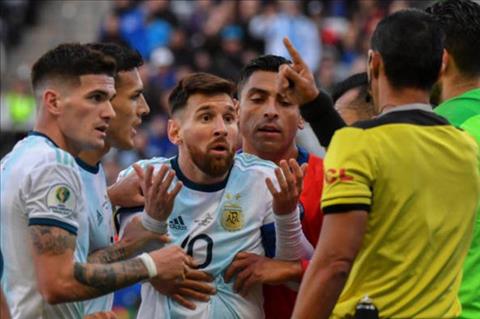 Argentina 2-1 Chile Messi nhận thẻ đỏ, Albiceleste vẫn chia tay Copa America 2019 bằng vị trí thứ 3 hình ảnh 2
