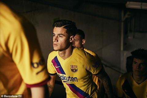 Philippe Coutinho xuất hiện trong mẫu áo mới của Barca hình ảnh