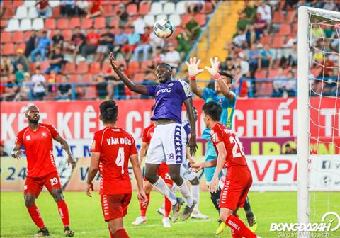 Tien dao nguoi Phap thi dau kha nang no trong tran dau tien ra mat V-League.