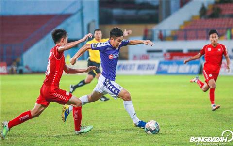 Tu mot tinh huong doat bong cua Kebe gan vong cam, Thai Quy co co hoi doi mat voi thu thanh Vu Hai.