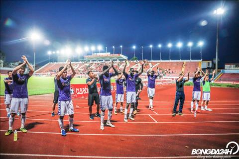 Tap the Ha Noi FC an mung cung CDV sau tran thang Hai Phong tren san Lach Tray.