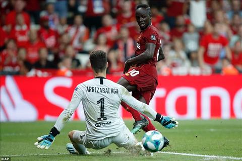 Bày trò ma giáo, Kepa vẫn nếm trái đắng trên chấm phạt đền