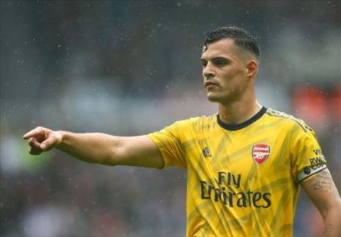 Huyền thoại Arsenal cảnh báo Granit Xhaka về viễn cảnh ngồi dự bị hình ảnh