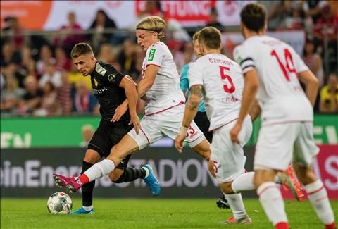 Cologne 1-3 Dortmund: Thần đồng Sancho tỏa sáng trợ giúp Dortmund