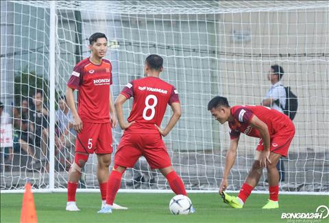 Doan Van Hau, Trong Hoang va Ha Minh Tuan la nhung cau thu phai tap rieng duoi su giam sat cua bac si Choi.