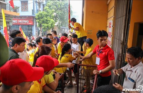 Sốt vé trận Nam Định vs HAGL vòng 19 V-League 2019 HLV tắt điện thoại hình ảnh