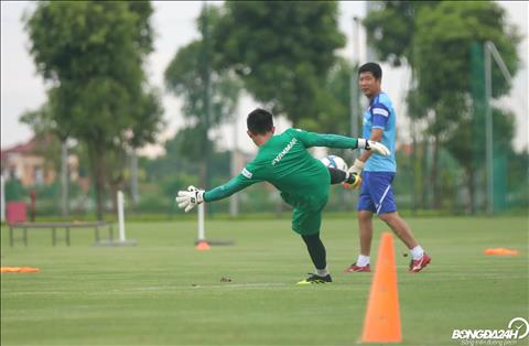 Cac thu mon cua U22 Viet Nam se phai canh tranh voi hai guong mat nang ky la Bui Tien Dung va Nguyen Van Toan de co suat du SEA Games 30.