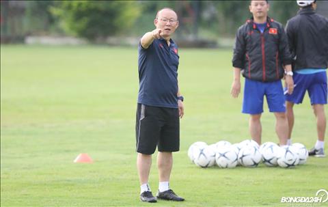 Việt Nam chia điểm với người Thái: Xin ngả mũ trước HLV Park Hang Seo