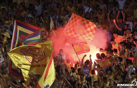 Vì sao CĐV Nam Định lại đốt pháo sáng trên sân Hà Nội?