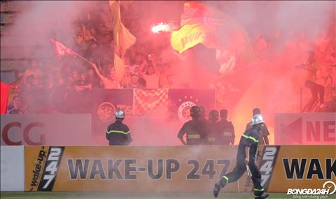 Sự cố pháo sáng sân Hàng Đẫy: Sao không ngồi lại với nhau?