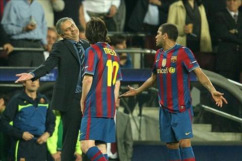 Jose Mourinho tung nhieu lan doi dau voi Leo Messi