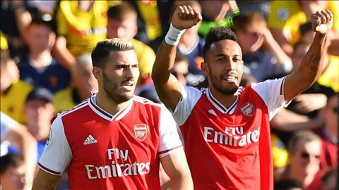 Chọc thủng lưới Watford, Aubameyang lập kỷ lục mới