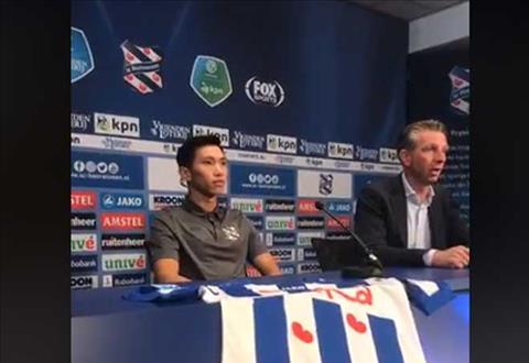 VIDEO: Văn Hậu nói gì trong lễ ra mắt CLB Heerenveen tại Hà Lan