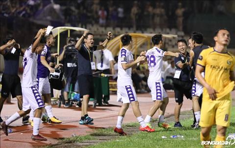Hà Nội FC ăn mừng vô địch V-League 2019 trên sân Vinh hình ảnh