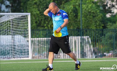 “Bỏ mặc” ĐTQG, thầy Park sang chỉ đạo buổi tập cho U22 Việt Nam