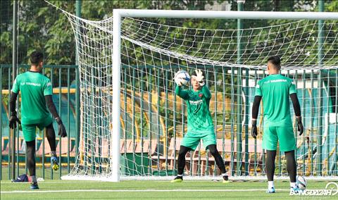 Bo ba thu mon cua DT U22 Viet Nam tiep tuc tap luyen khi Bui Tien Dung vang mat do chuan bi cho tran dau tai AFC Cup 2019 cung CLB Ha Noi.