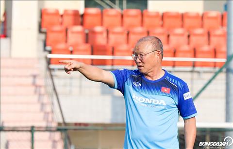 HLV Park Hang Seo ra thiết quân luật, cấm học trò dùng MXH