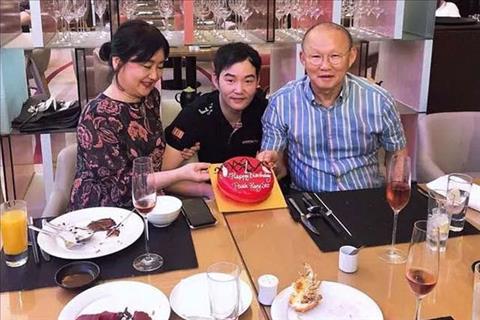HLV Park đón sinh nhật sớm cùng gia đình và đồng nghiệp