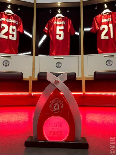 Đòi áo số 7 huyền thoại, thần đồng không lớn của MU nhận lại cả rổ gạch đá