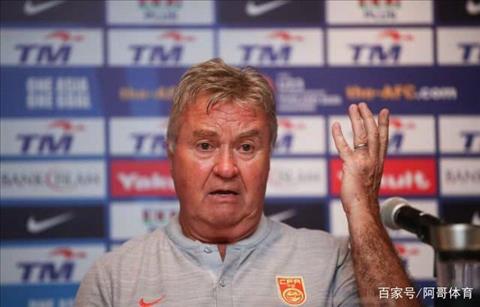 HLV Guus Hiddink bị sa thải sau thất bại trước U22 Việt Nam hình ảnh