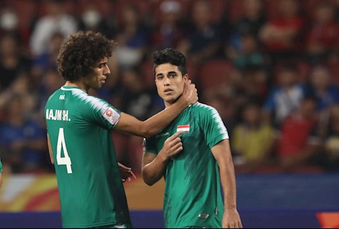 U23 Iraq gỡ hòa ngay đầu hiệp 2. Ảnh: Như Đạt/Bongda24h.vn U23 Iraq go hoa ngay dau hiep 2. Anh: Nhu Dat/Bongda24h.vn