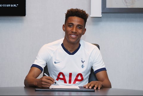 Vượt mặt MU, Tottenham CHÍNH THỨC chiêu mộ Fernandes