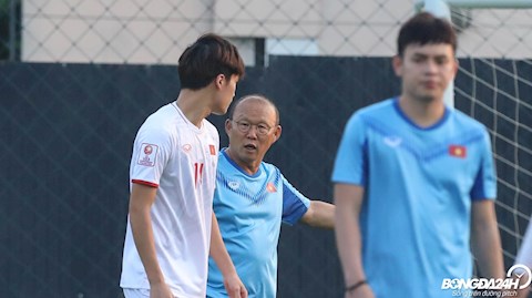 HLV Park Hang Seo gặp riêng Hoàng Đức trước trận U23 Triều Tiên hình ảnh