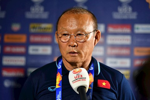 Báo Hàn bất ngờ nhắc khéo thầy Park giảm lương