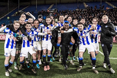 Văn Hậu vẫn chỉ ngồi dự bị, CĐV Việt Nam phẫn nộ