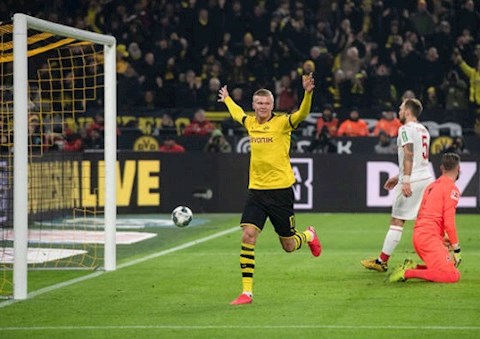 Tiền đạo Haaland ghi bàn làm nên lịch sử ở Dortmund hình ảnh