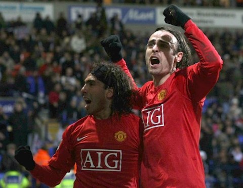 Berbatov khuyên MU ký hợp đồng với Carlos Tevez hình ảnh